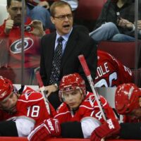 Paul Maurice veteraner skinner i første runde af Stanley Cup